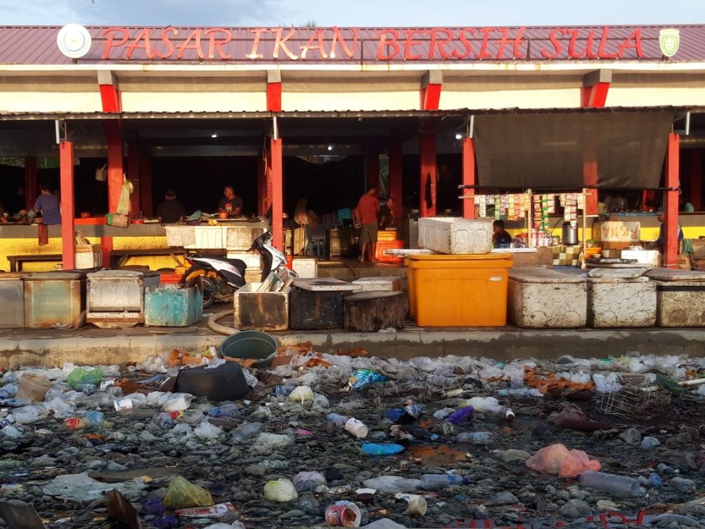 foto pasar ikan bersih sula.