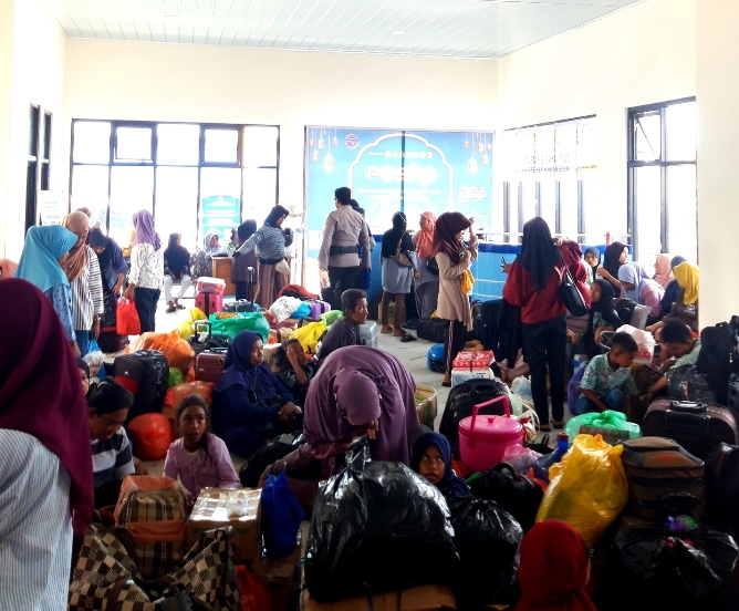 Foto : Diruang Tunggu Pelabuhan Sanana 