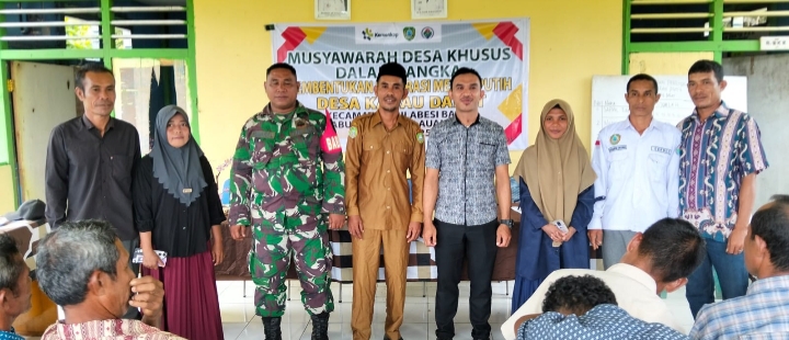 Foto: Kepala Desa Kabau Darat Bersama Babinsa dan Pengurus KMP.
